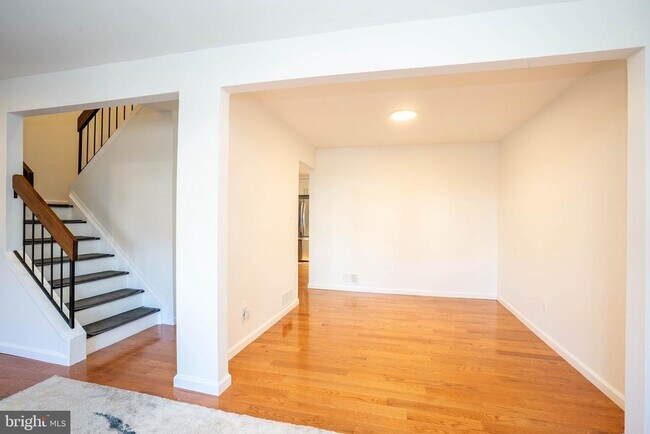 Photo - 5 Balamor Ln