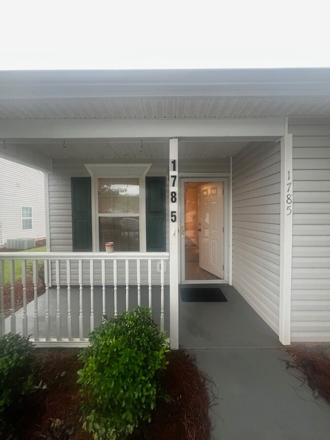 Building Photo - 1785 Summerwoods Ln Rental