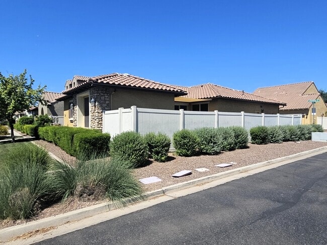 Photo - MOVE-IN READY HOME IN COOLEY STATION!