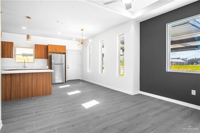 Photo - 25 N Onyx Ave Unit 3