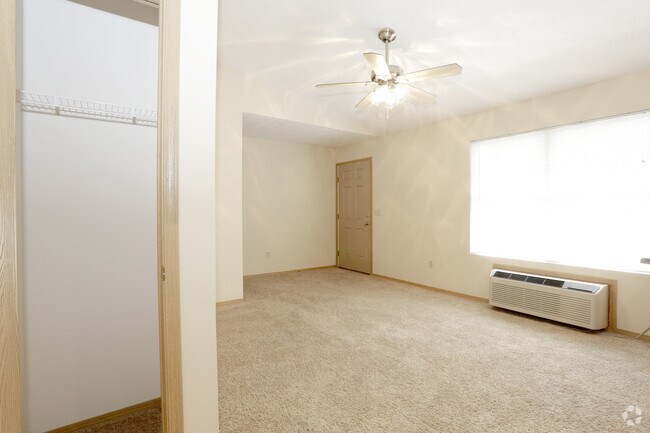 1 Bedroom Upper - Hall Closet