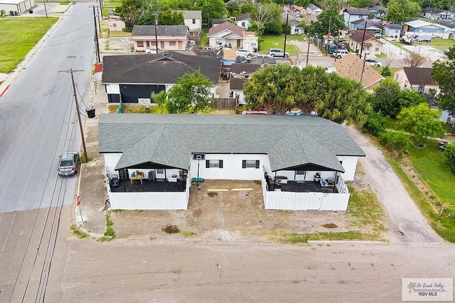 Building Photo - 201 W 1st St Unit B Rental
