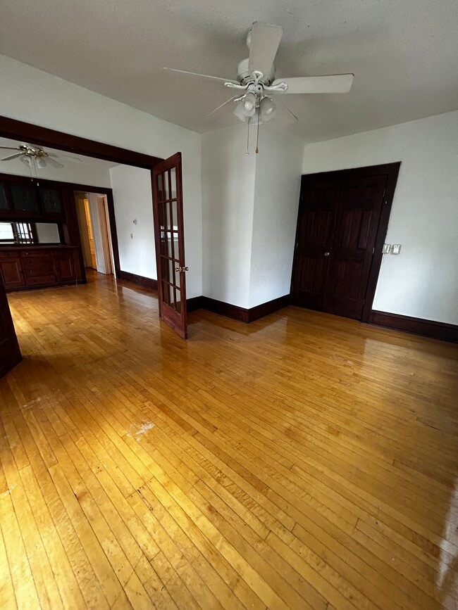 Living Room - 410 5th St NE Unit 3