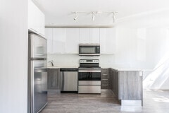 Building Photo - 939 W Winona St Unit 1