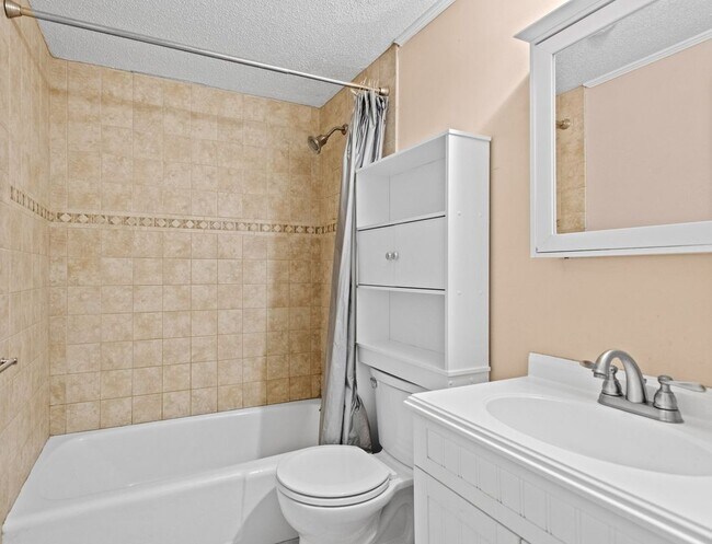Photo - 131 Creek St Unit APT 5