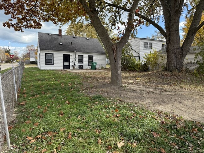 Photo - 22861 Rosalind Ave