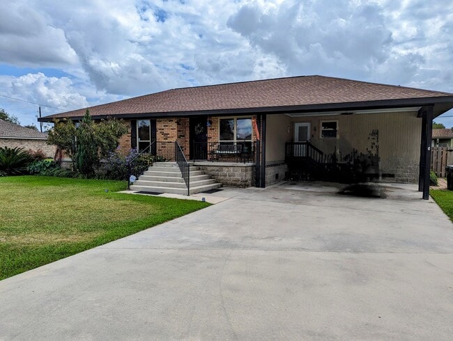 Building Photo - Updated 3/2 in Scott with Country Views!