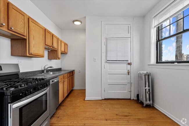 Building Photo - 2344 W Addison St Unit F3 Rental