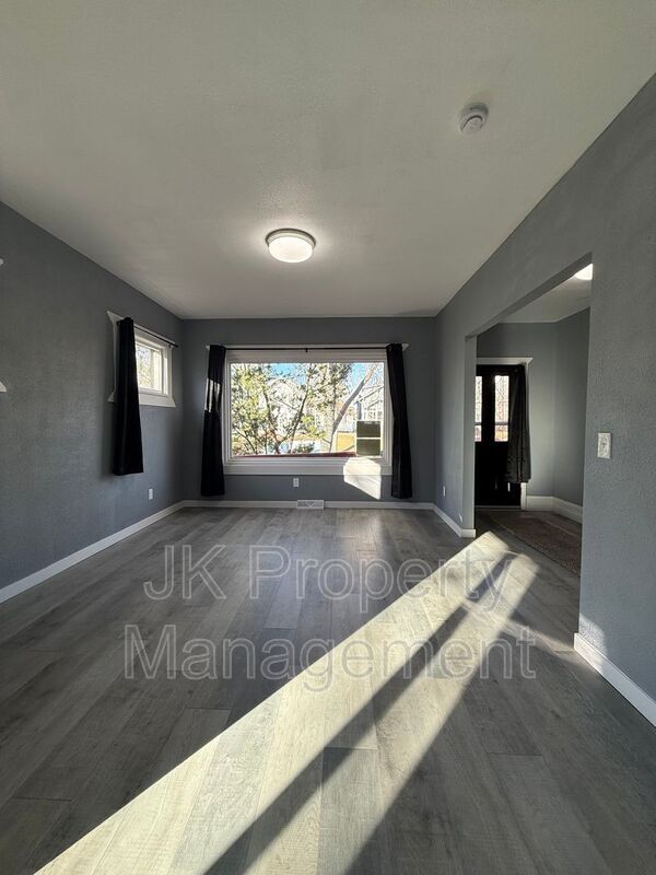 Photo - 1512 3rd Ave N