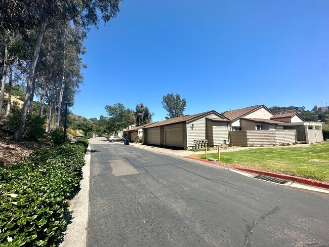 Photo - Lovely 3 bedroom 2 bath townhome In the Allied Gardens!