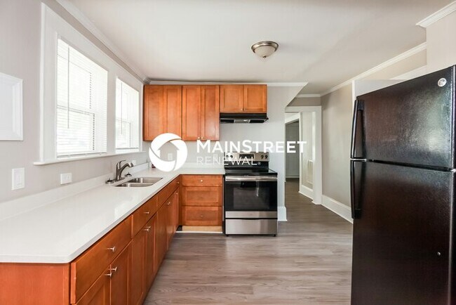 Photo - 4 Bedroom Pet-Friendly Home in Charlotte, NC with Main Street Renewal