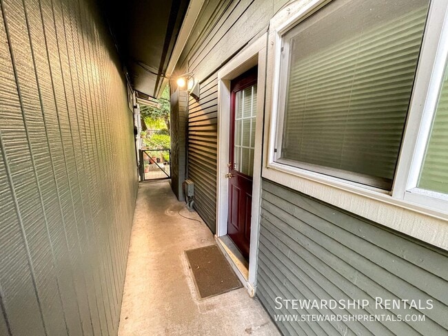 754 W 12th Ave Unit E