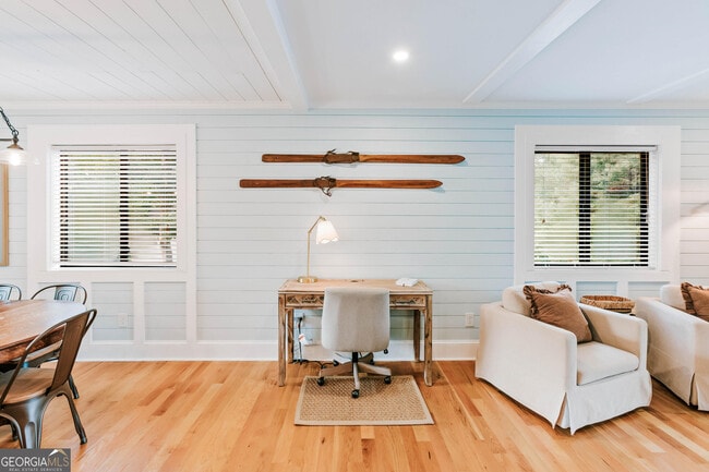155 Honeysuckle Rd NW