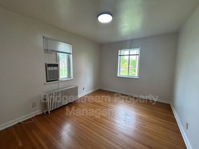 Photo - 1549 Old Ln Ave