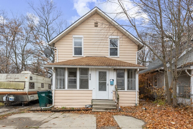 Photo - 922 Dakin St