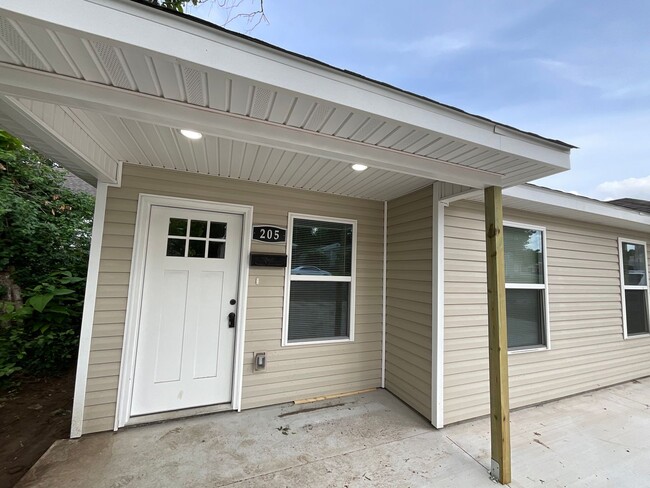 Building Photo - ***CM 333-335 4th St Unit *CM333 4th St Rental