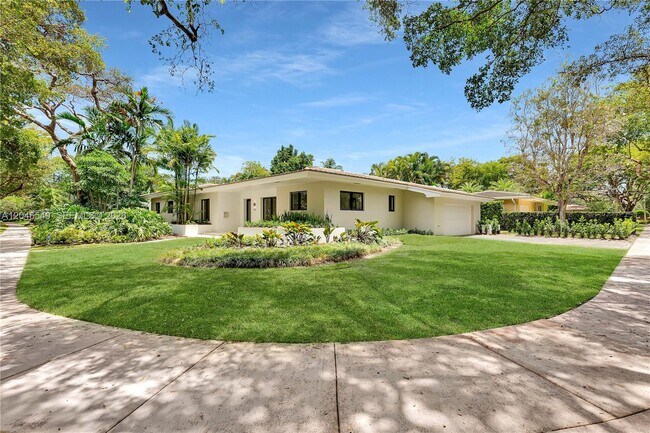 Photo - 950 Bayamo Ave
