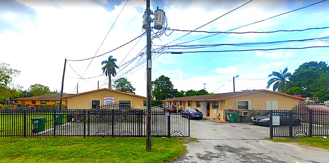 Building Photo - 2920 NW 132nd Ter Unit #2