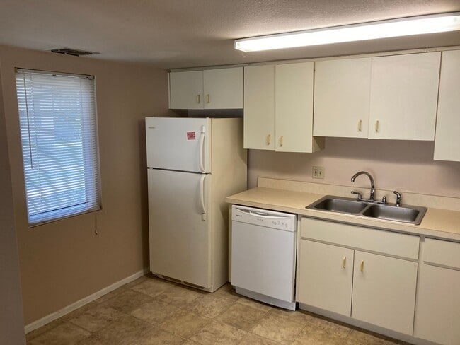 Photo - Downstairs 2/2 Country Club Village Condo ...