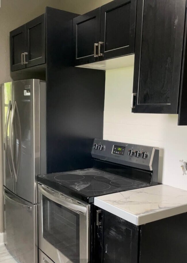 Kitchen 2 - 615 4th Ave NE Unit 1