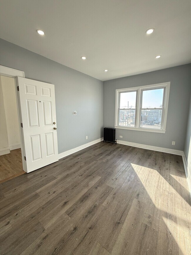 Photo - 422 Bacheller Ave