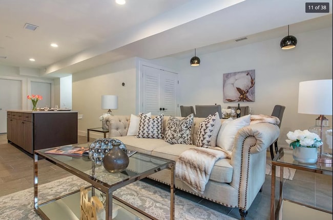 Living room - 13 Magnolia Ave Unit 1