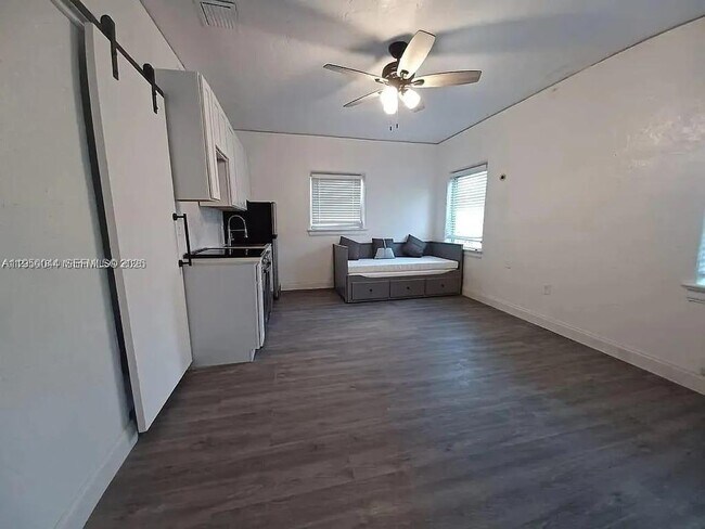 Photo - 2822 Pine Tree Dr Unit 4A