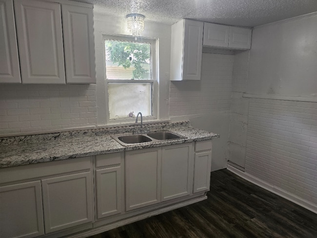 Photo - 836 S Tipton St