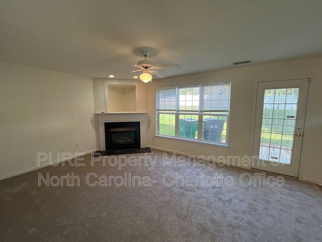 Photo - 1326 Charidge Ln House