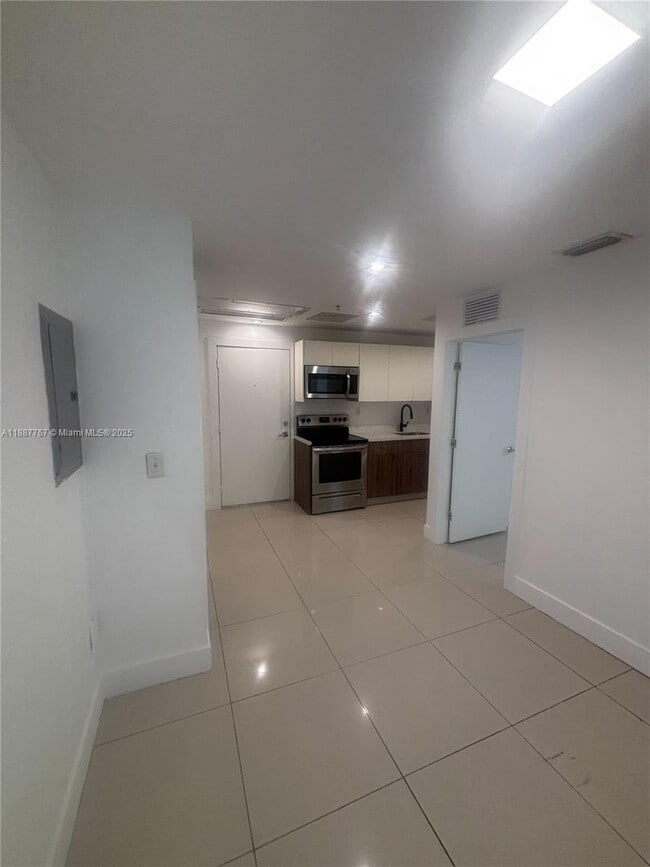 Photo - 821 SW 18th Ave Unit 103