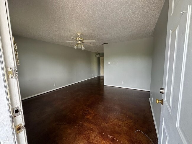 Photo - 210 Memory Ln