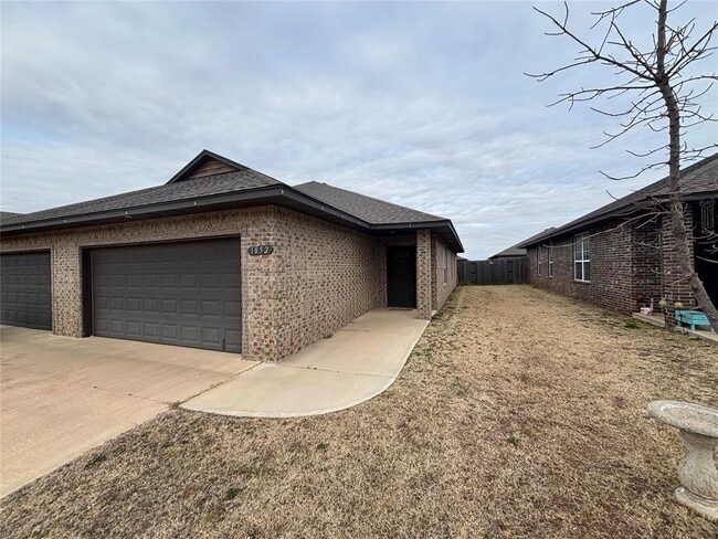 Building Photo - 1852 Cypress Ln