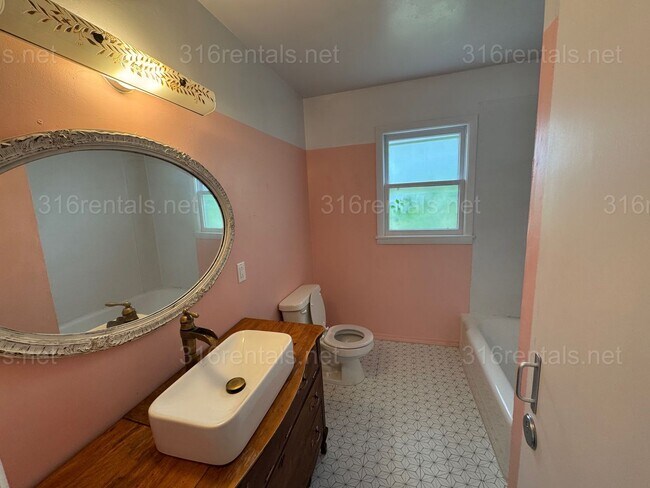 Photo - $875 - Beautiful 2bed 1 bath - Single family home