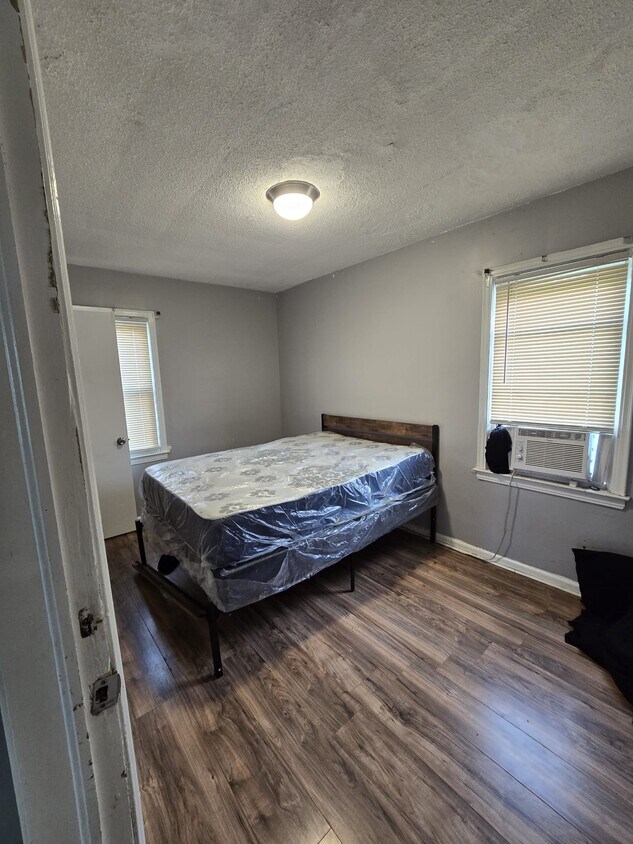 Photo - 27131 New York St (Inkster, MI)