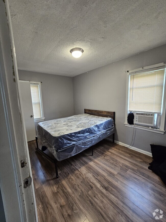 Building Photo - 27131 New York St Rental