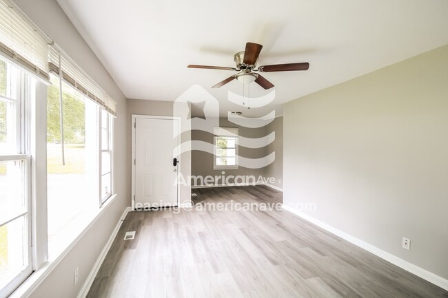 Photo - 1061 55th St