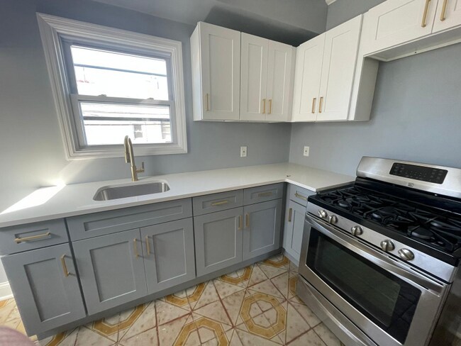 Photo - 60 Sassafras St Unit 2