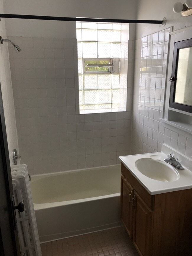 Photo - 2520 N Sawyer Ave Unit 3C