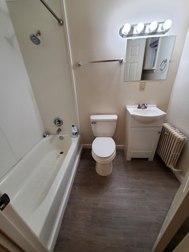 1007 1/2 Burwell St