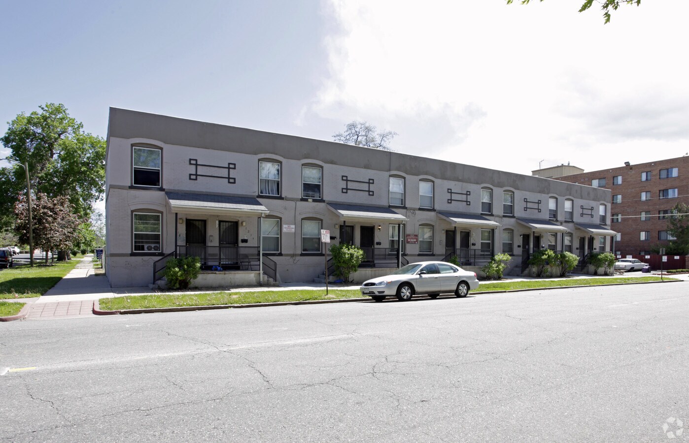 Photo - Pine Apartments