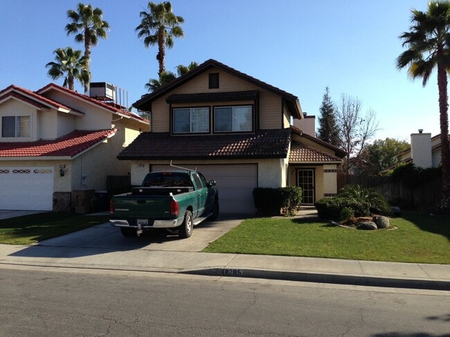 Building Photo - SW Bakersfield home!