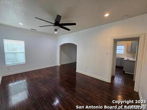 809 Elmwood Dr
