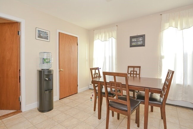 Photo - 142 Washington St