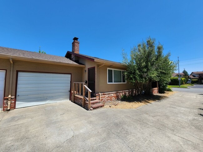 Photo - 1051 King St Townhome