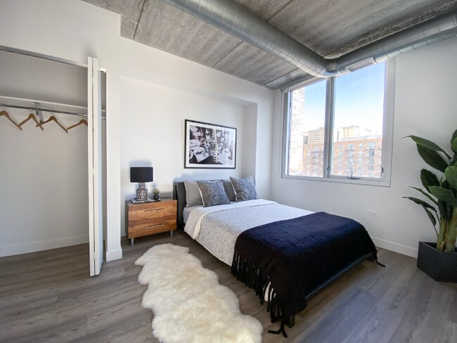 Photo - 750 W Sheridan Rd