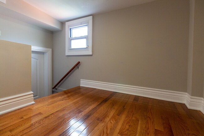 Photo - 3250 N Leavitt St Unidad 2