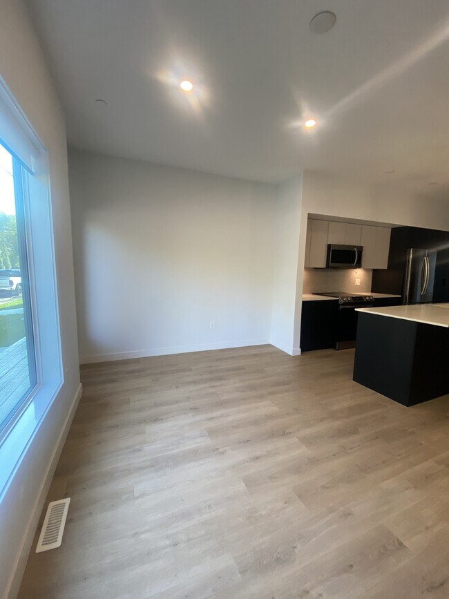 Photo - KL28-KL27 27 St SW Unit U1 -3002