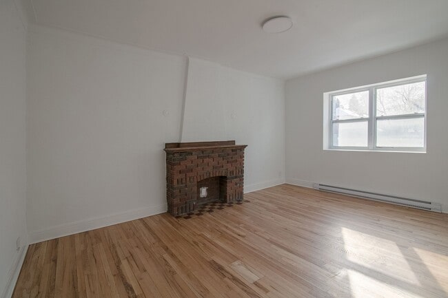 Photo - 4890 Queen Mary Road Unité 9