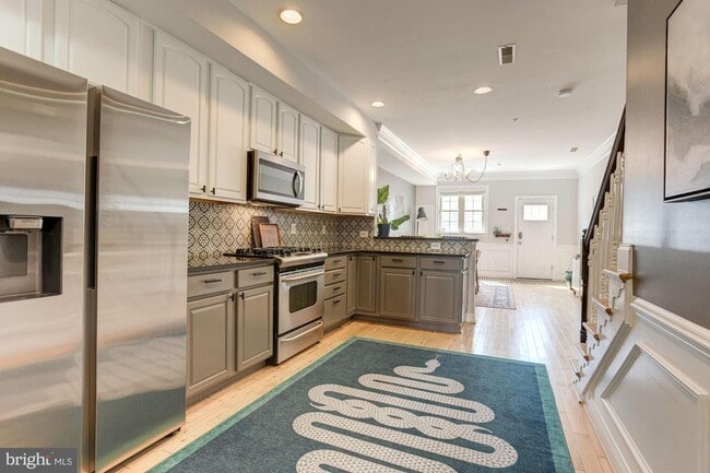 Photo - 81 W West St