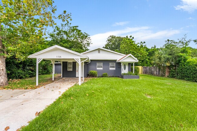 1725 Griflet Rd
